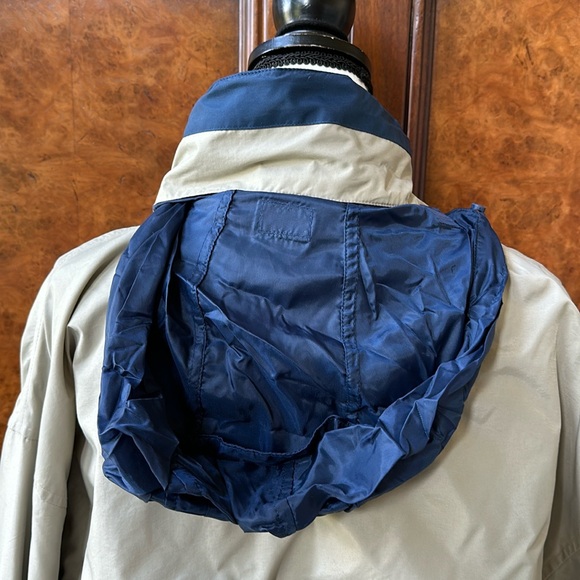 Universal Concerts Windbreaker - Picture 8 of 17